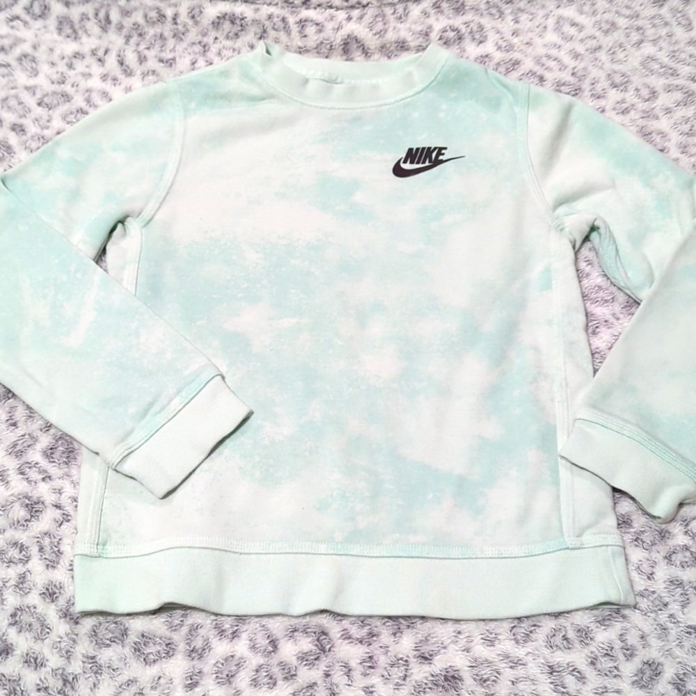 Nike crewneck *2 for $25*